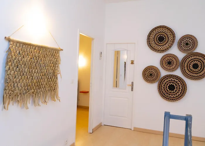 Maison Urbaine Familiale * Μπεζιέ
